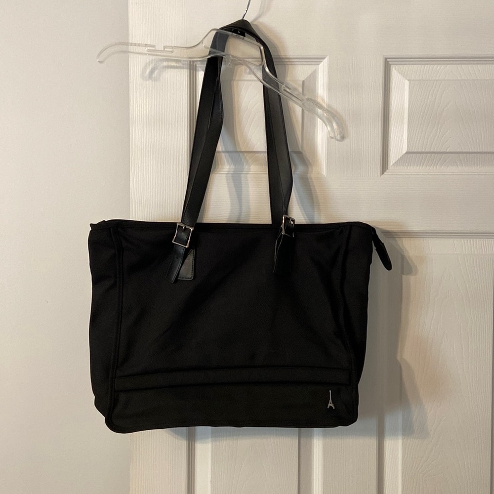 Large TravelPro Bag Excellent Condition see pictures and a video black color